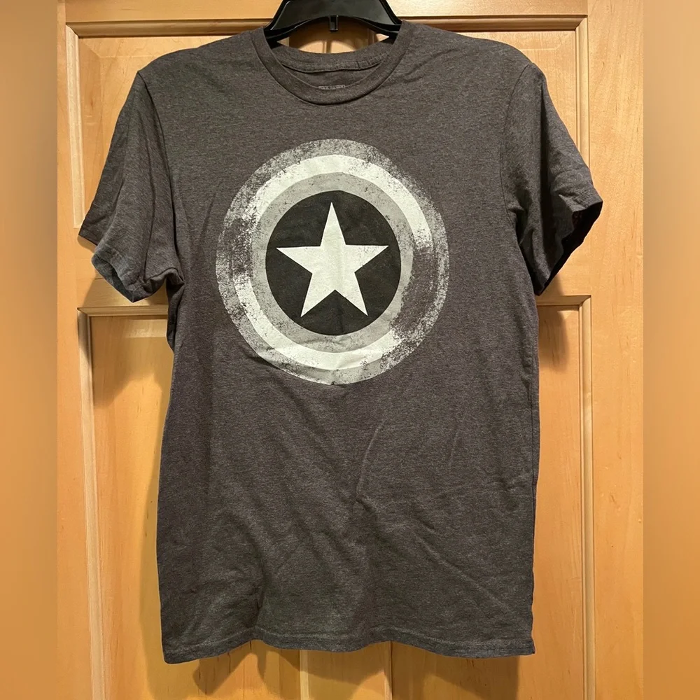Marvel Men’s Dark Gray Captain America Star Emblem Short Sleeve T-Shirt Medium